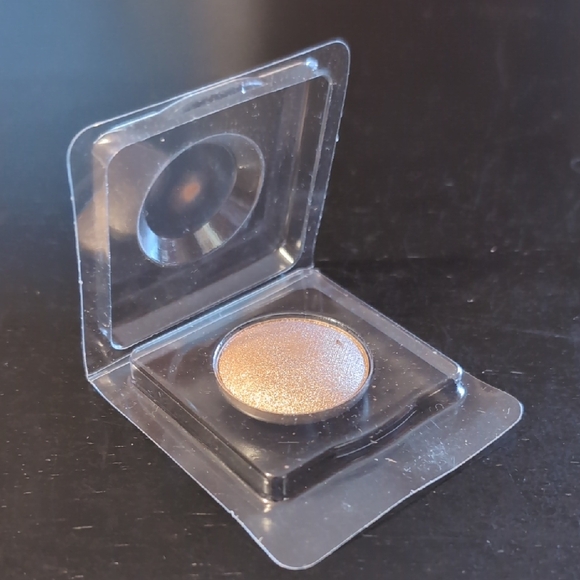 Chantecaille Eyeshadow Single - LANTERN - Picture 1 of 3